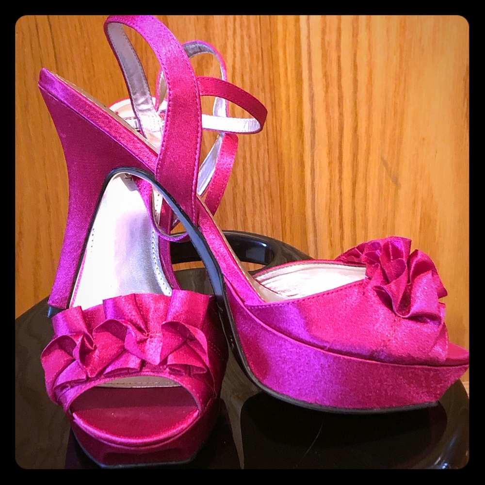 GLAM FUSHIA PINK HEELS / SIZE 9
